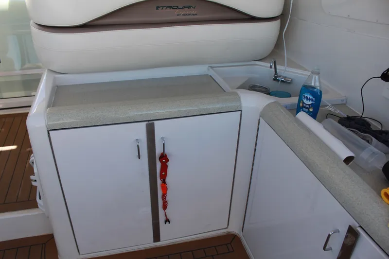 Slide: The Image of Carver Yachts Trojan 440 Express 2000 - 14