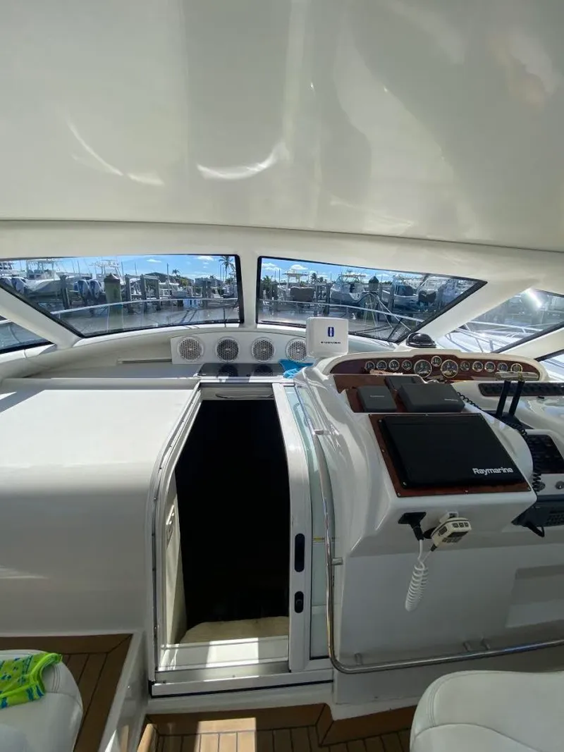 Slide: The Image of Carver Yachts Trojan 440 Express 2000 - 19