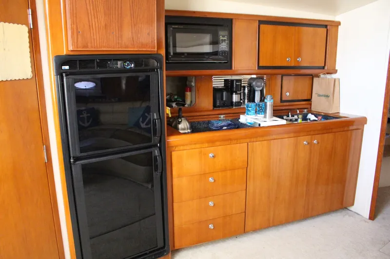 Slide: The Image of Carver Yachts Trojan 440 Express 2000 - 27