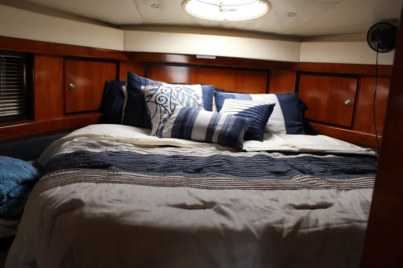 Slide: The Image of Carver Yachts Trojan 440 Express 2000 - 29