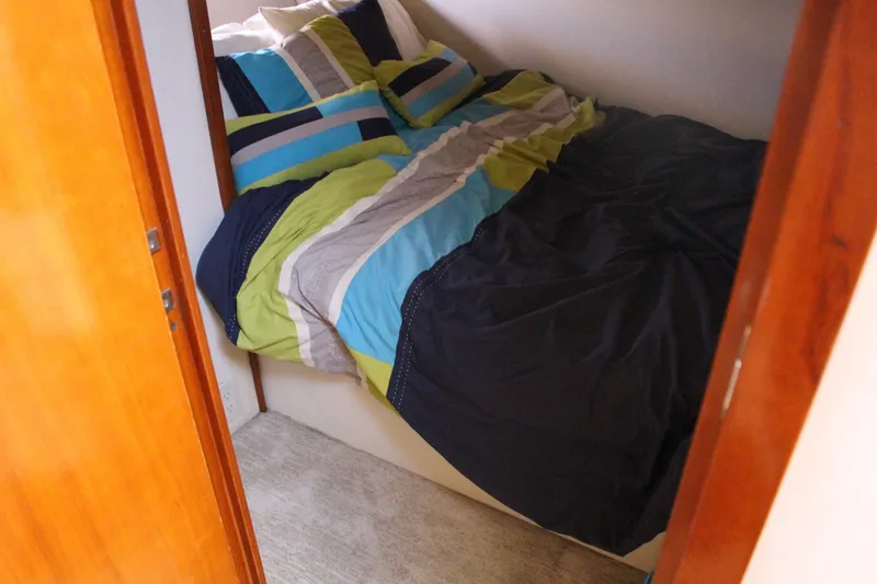Slide: The Image of Carver Yachts Trojan 440 Express 2000 - 36