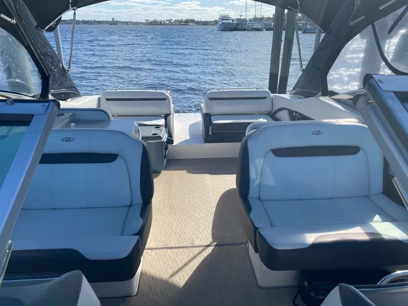 Slide: The Image of Regal 3200 Bowrider 2016 - 8