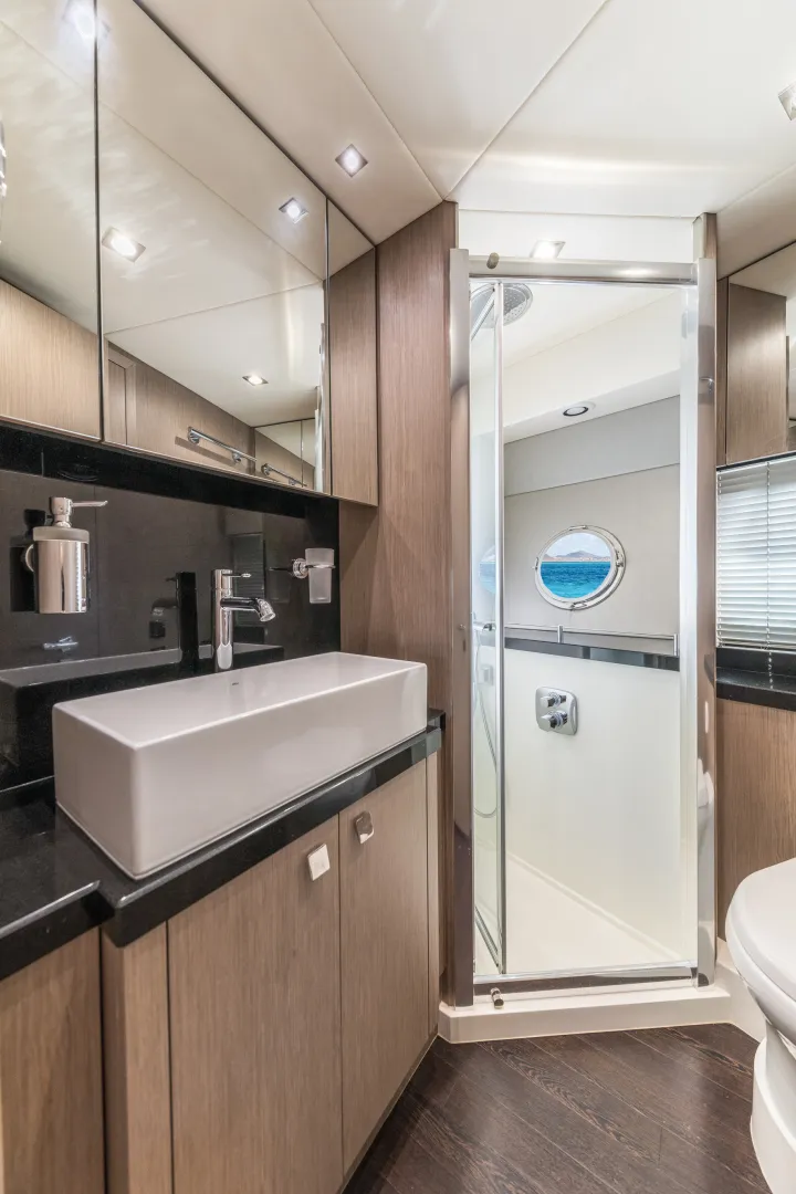Slide: The Image of Sunseeker Predator 2017 - 40
