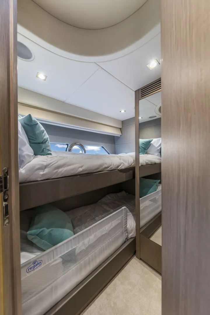 Slide: The Image of Sunseeker Predator 2017 - 46