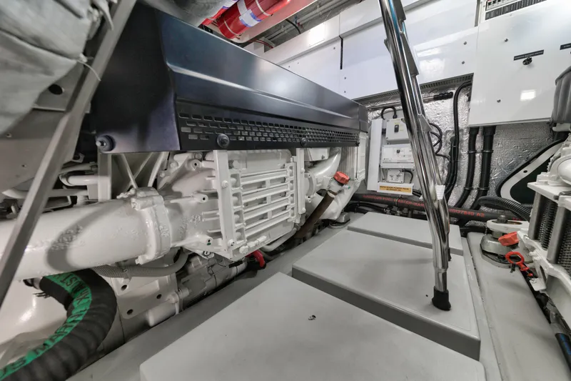 Slide: The Image of Sunseeker Predator 2017 - 52