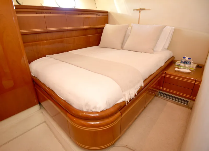 Slide: The Image of Ferretti 80 1997 - 16