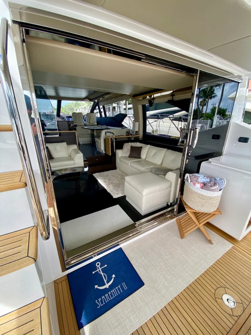 Slide: The Image of Azimut Flybridge 2018 - 100