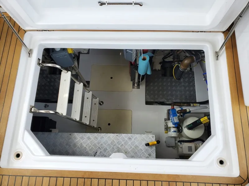 Slide: The Image of Azimut Flybridge 2018 - 105