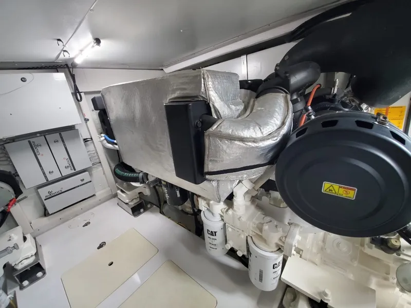 Slide: The Image of Azimut Flybridge 2018 - 110