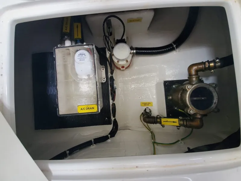 Slide: The Image of Azimut Flybridge 2018 - 114
