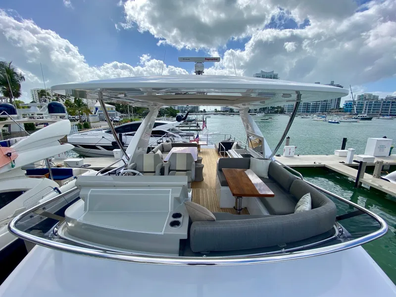 Slide: The Image of Azimut Flybridge 2018 - 13
