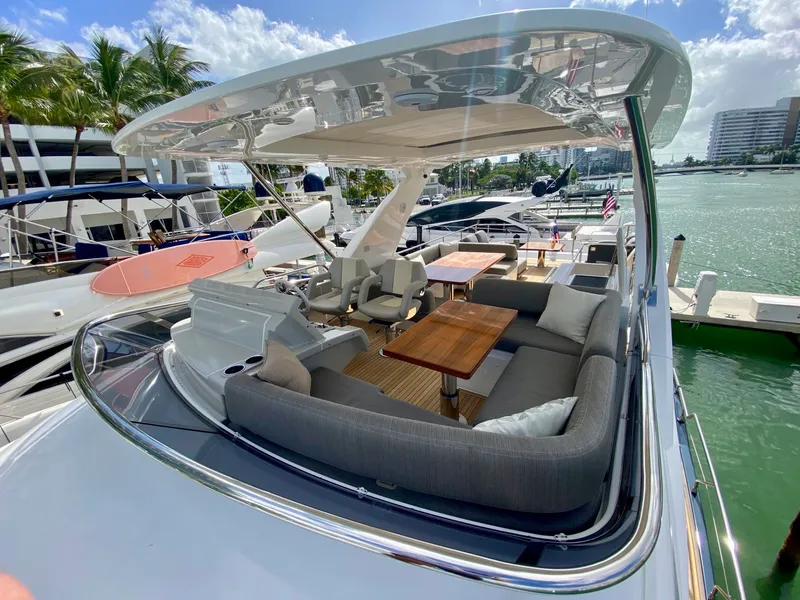 Slide: The Image of Azimut Flybridge 2018 - 14
