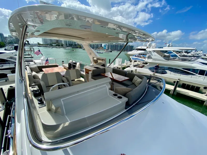 Slide: The Image of Azimut Flybridge 2018 - 15