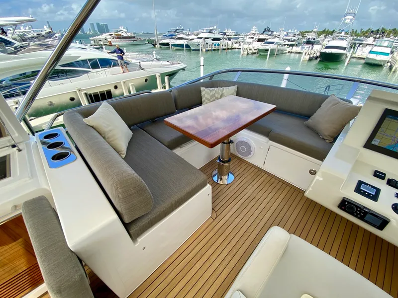 Slide: The Image of Azimut Flybridge 2018 - 16