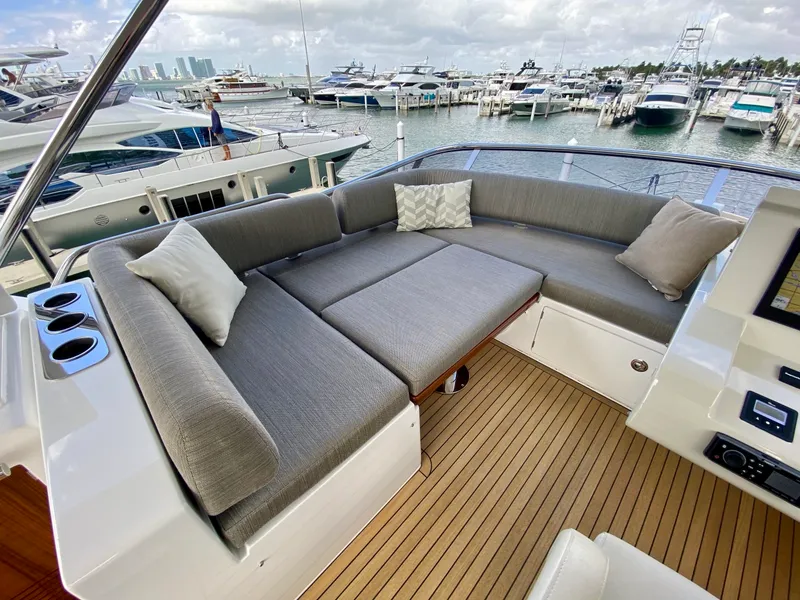 Slide: The Image of Azimut Flybridge 2018 - 17
