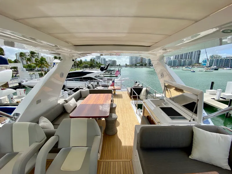 Slide: The Image of Azimut Flybridge 2018 - 18