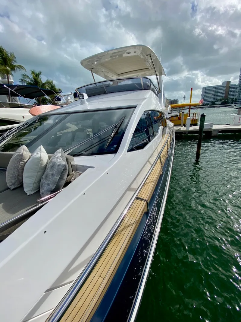 Slide: The Image of Azimut Flybridge 2018 - 2