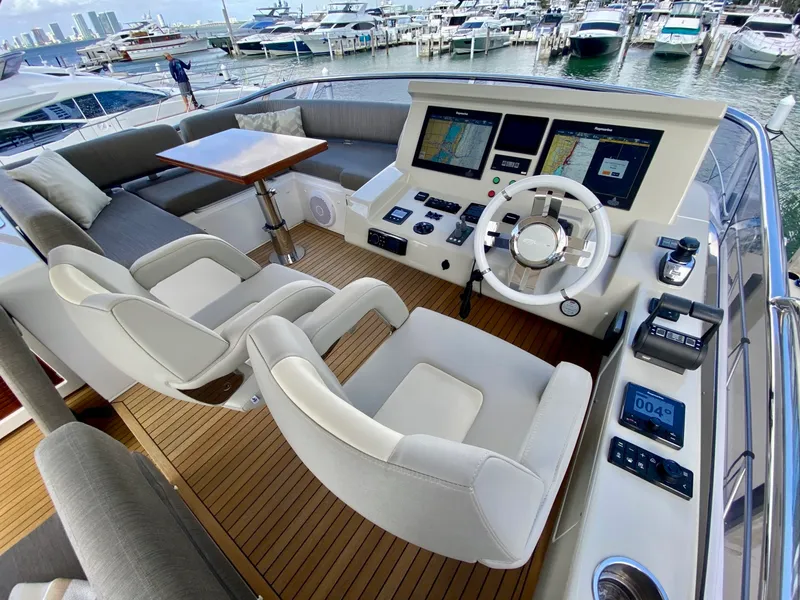 Slide: The Image of Azimut Flybridge 2018 - 23