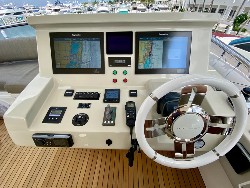 Slide: The Image of Azimut Flybridge 2018 - 25