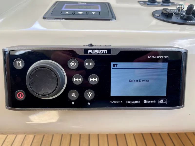Slide: The Image of Azimut Flybridge 2018 - 28