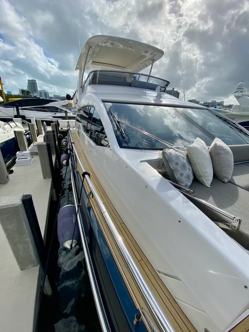 Slide: The Image of Azimut Flybridge 2018 - 3