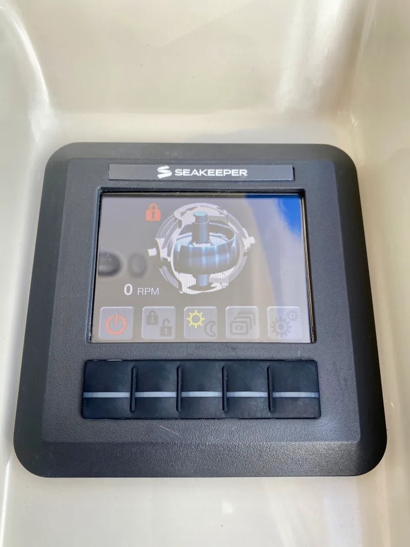Slide: The Image of Azimut Flybridge 2018 - 34