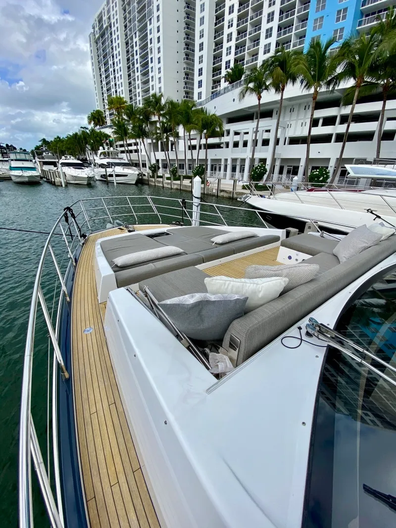 Slide: The Image of Azimut Flybridge 2018 - 4