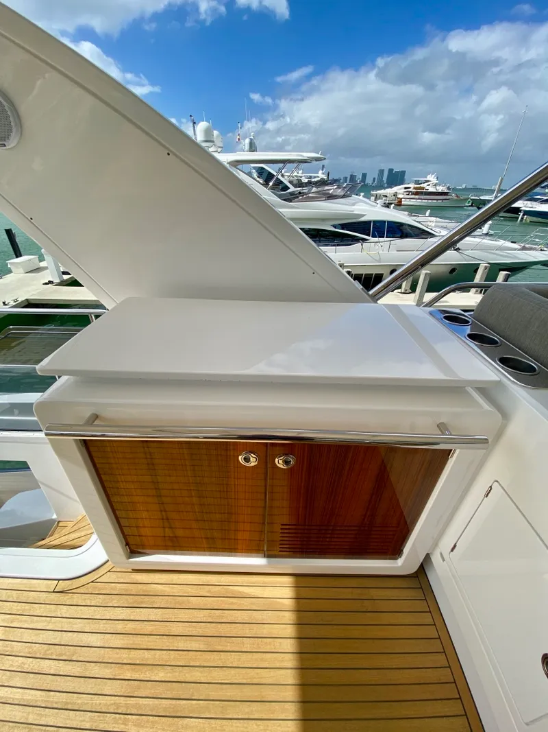 Slide: The Image of Azimut Flybridge 2018 - 40