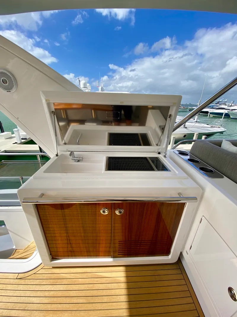 Slide: The Image of Azimut Flybridge 2018 - 41