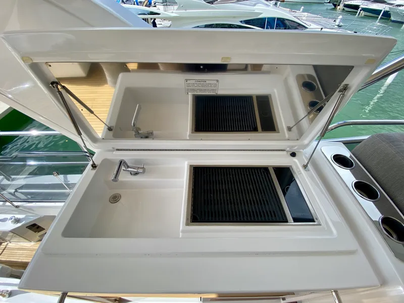 Slide: The Image of Azimut Flybridge 2018 - 43