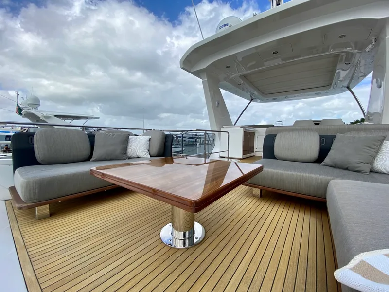 Slide: The Image of Azimut Flybridge 2018 - 49