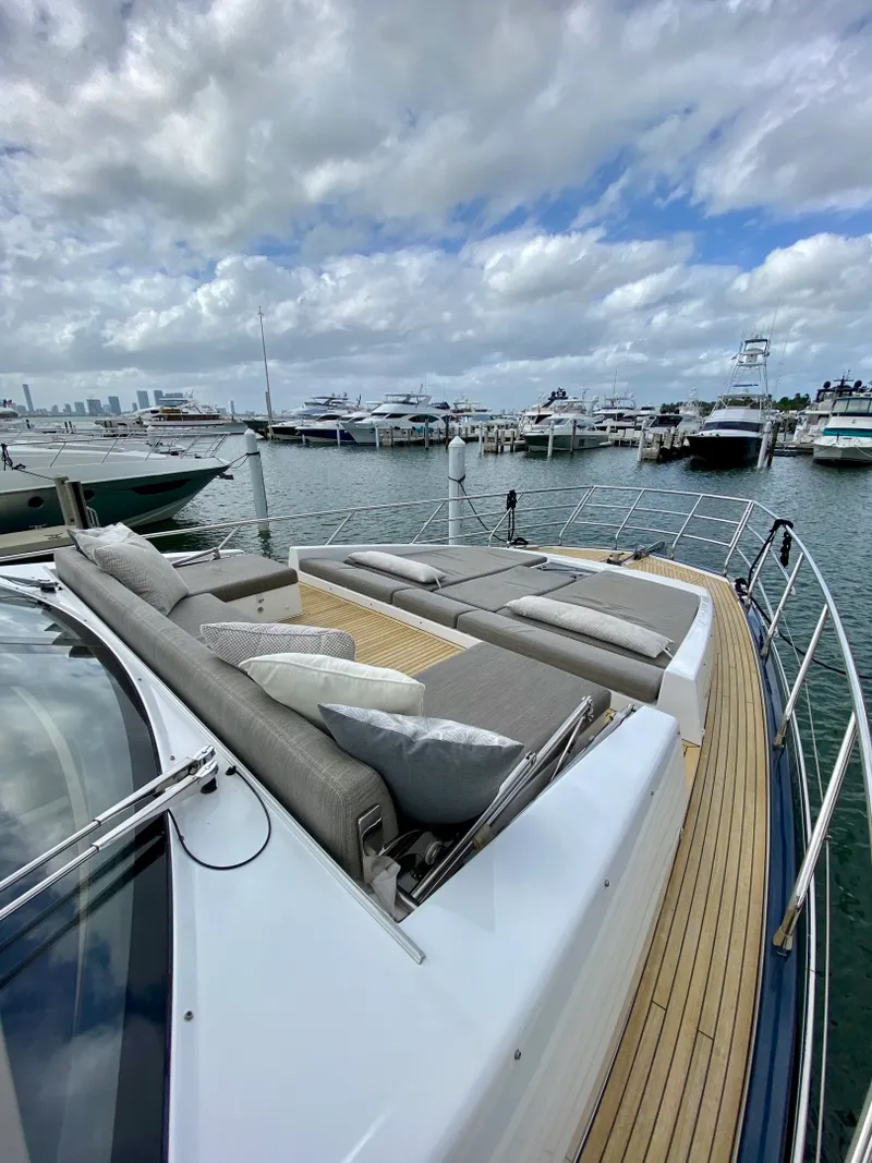 Slide: The Image of Azimut Flybridge 2018 - 5