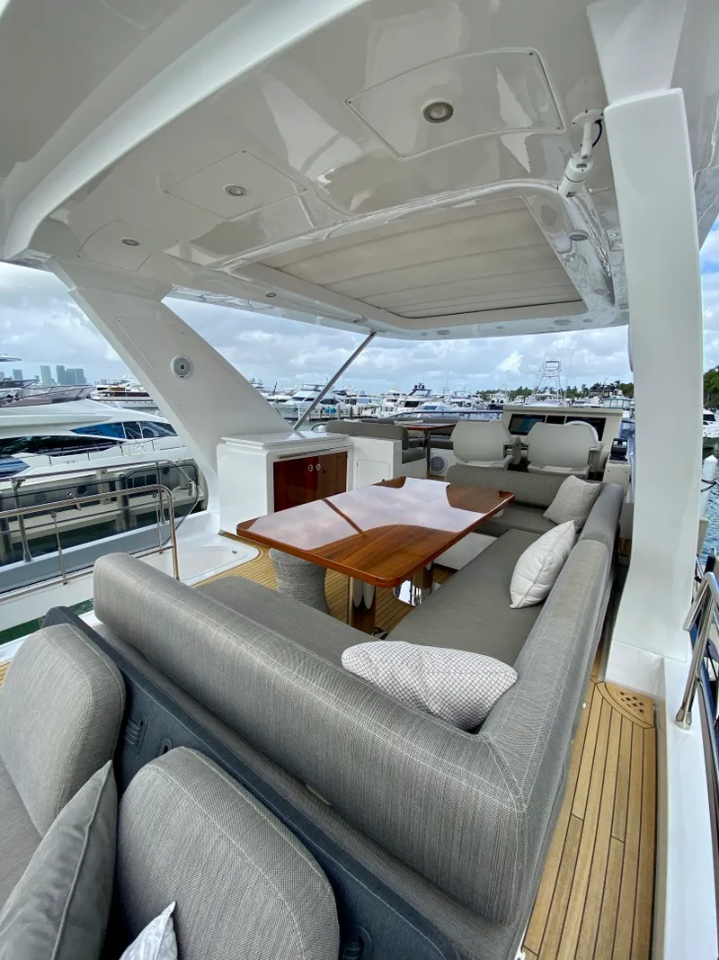 Slide: The Image of Azimut Flybridge 2018 - 50