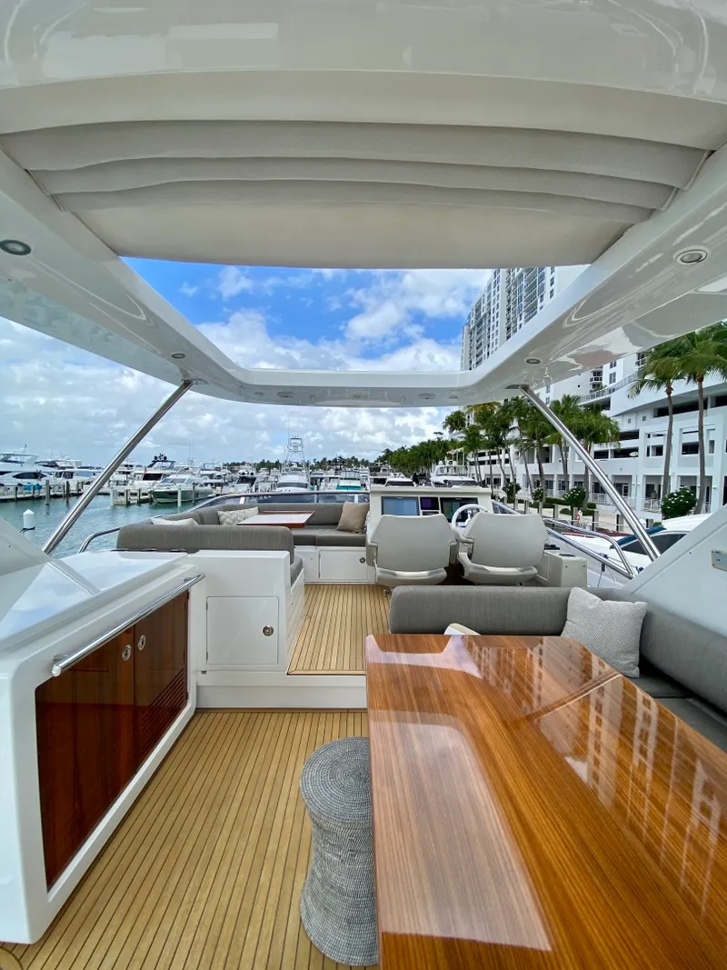 Slide: The Image of Azimut Flybridge 2018 - 52
