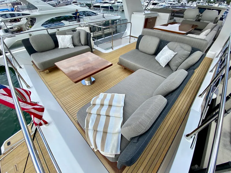 Slide: The Image of Azimut Flybridge 2018 - 58