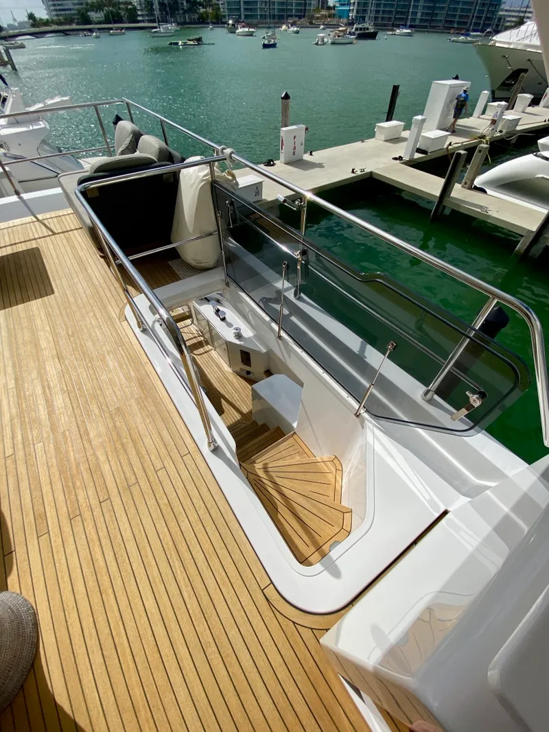 Slide: The Image of Azimut Flybridge 2018 - 59