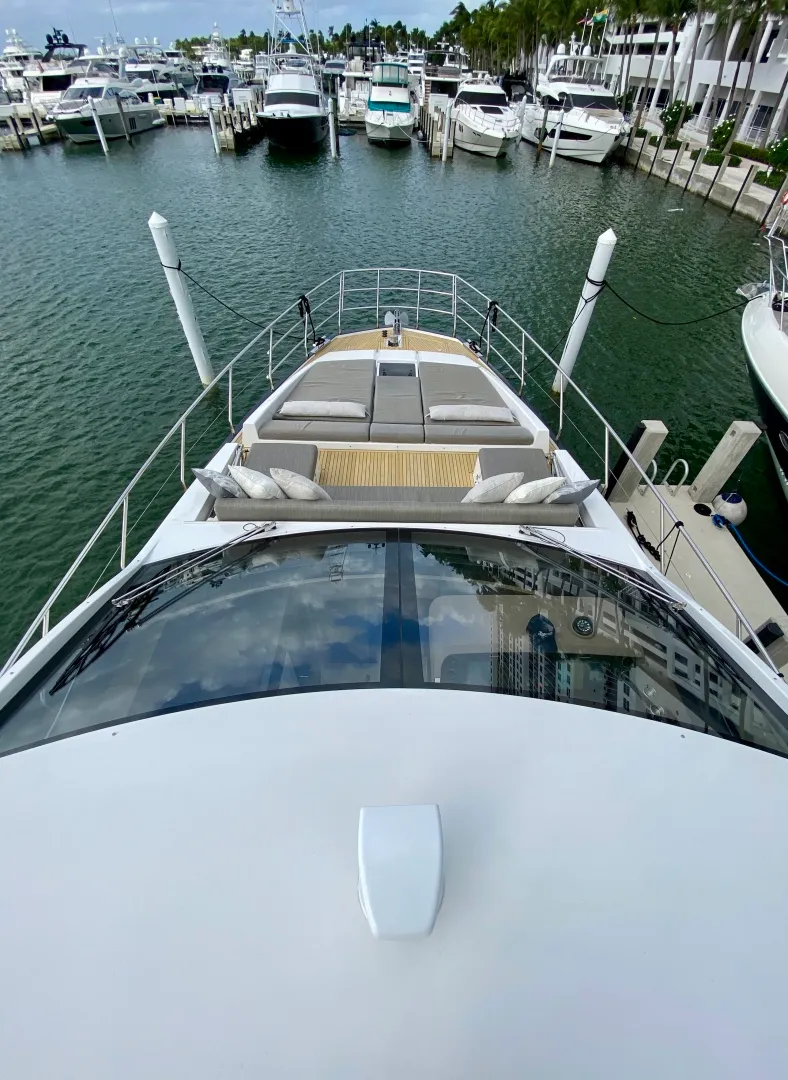 Slide: The Image of Azimut Flybridge 2018 - 6