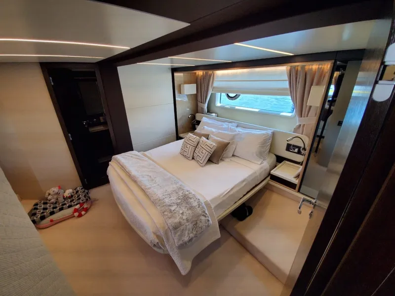 Slide: The Image of Azimut Flybridge 2018 - 68