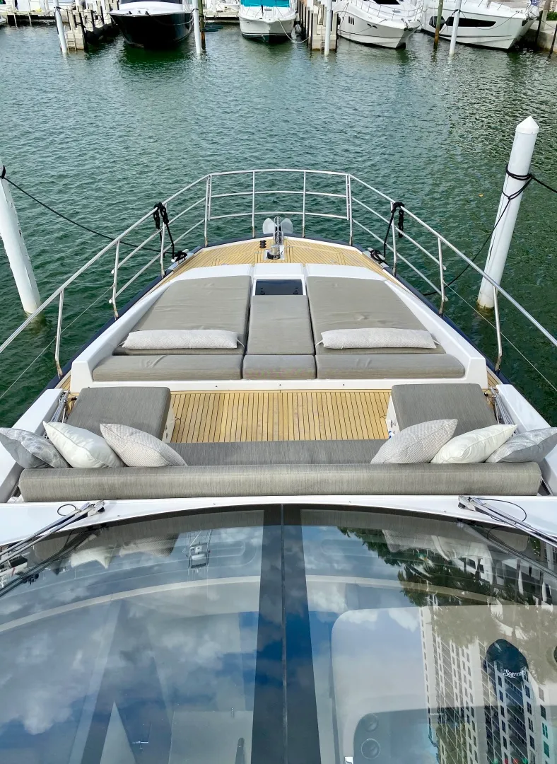 Slide: The Image of Azimut Flybridge 2018 - 7