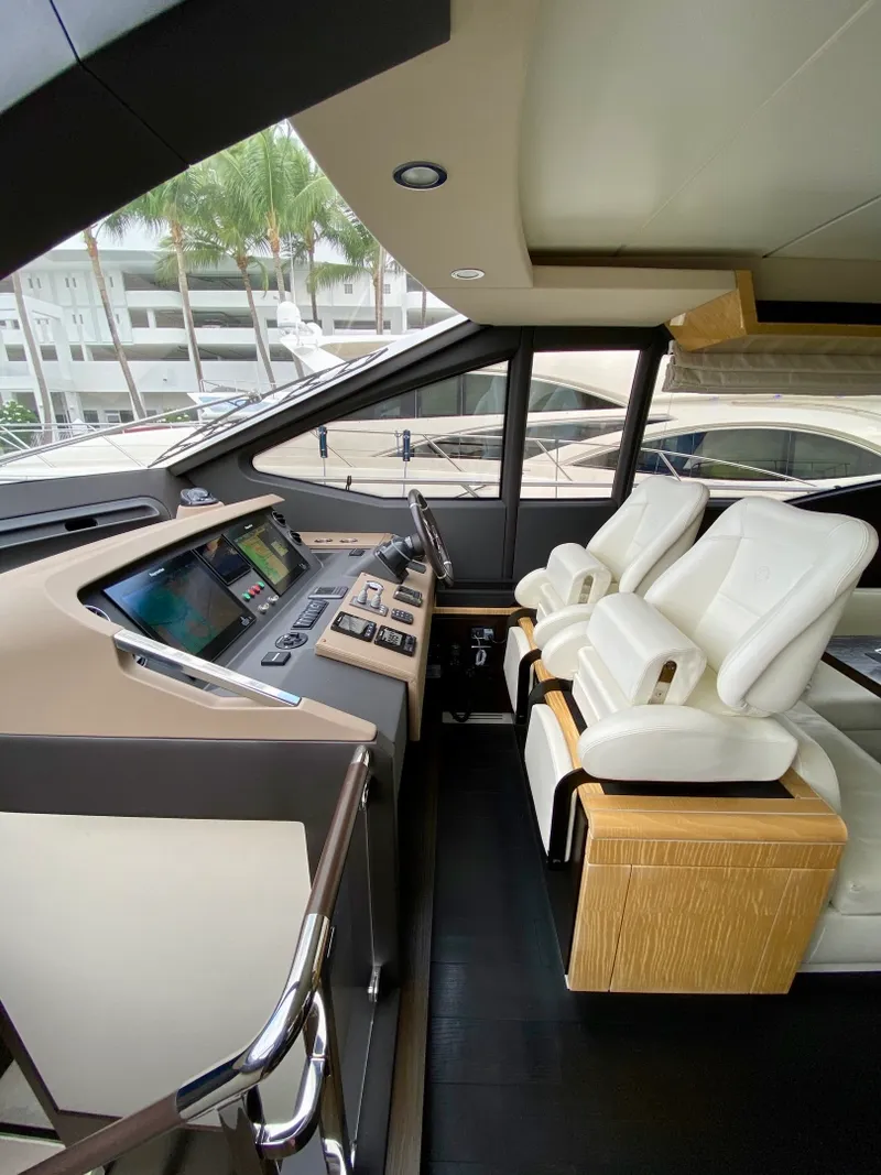 Slide: The Image of Azimut Flybridge 2018 - 71