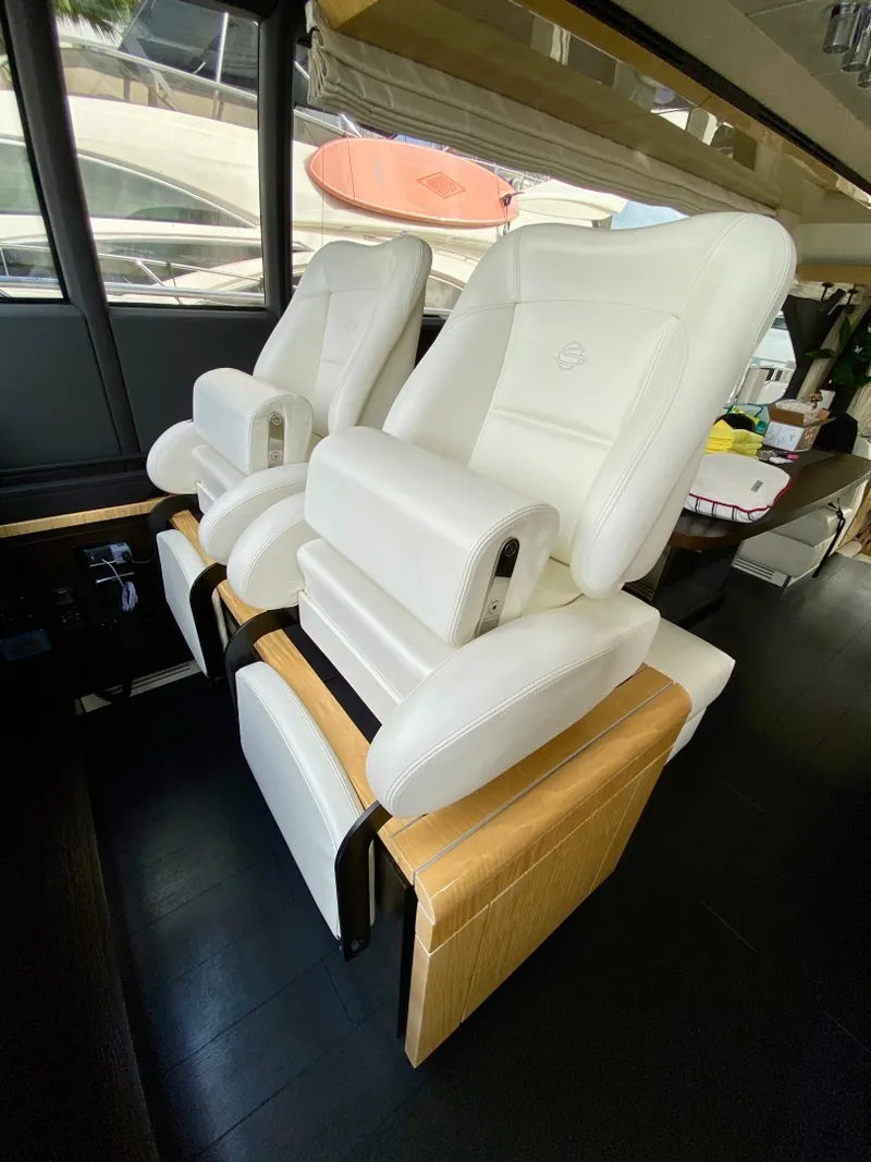 Slide: The Image of Azimut Flybridge 2018 - 72