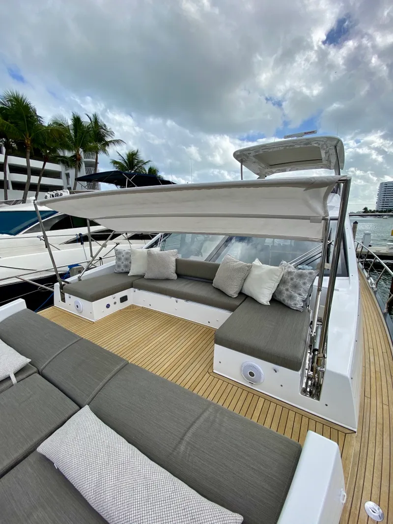 Slide: The Image of Azimut Flybridge 2018 - 8