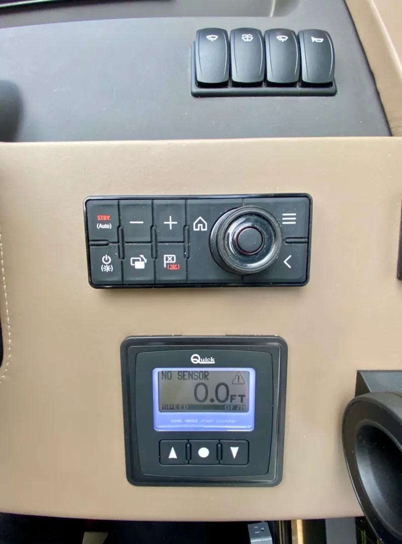 Slide: The Image of Azimut Flybridge 2018 - 81