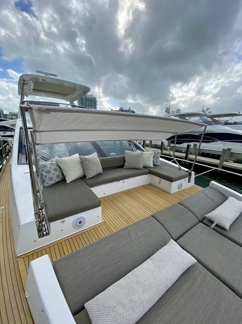Slide: The Image of Azimut Flybridge 2018 - 9