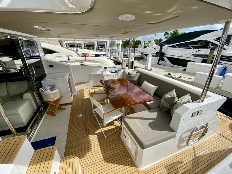Slide: The Image of Azimut Flybridge 2018 - 92