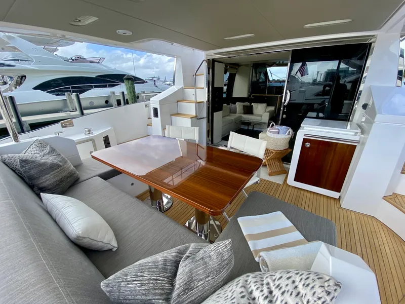 Slide: The Image of Azimut Flybridge 2018 - 98