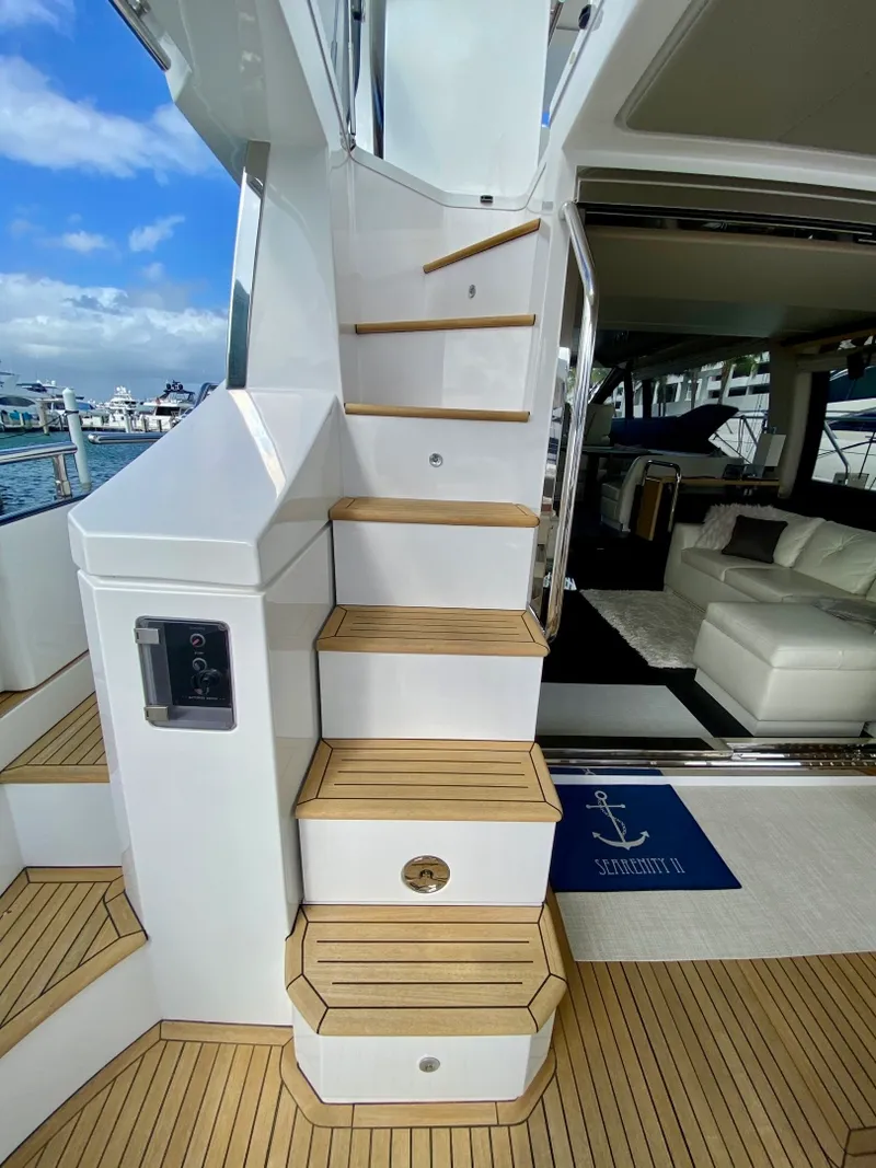 Slide: The Image of Azimut Flybridge 2018 - 99