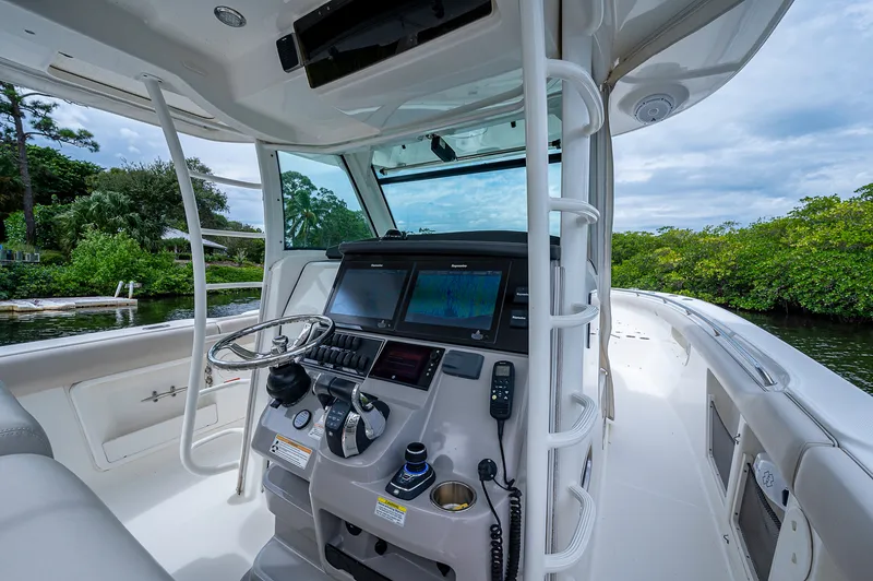 Slide: The Image of Boston Whaler 370 Outrage 2017 - 29