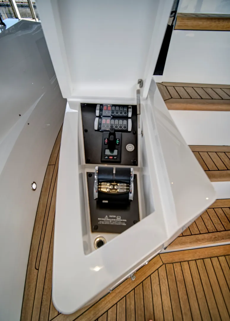 Slide: The Image of Sunseeker 86 Yacht 2019 - 14