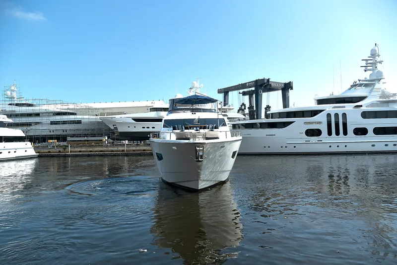 Slide: The Image of Sunseeker 86 Yacht 2019 - 4